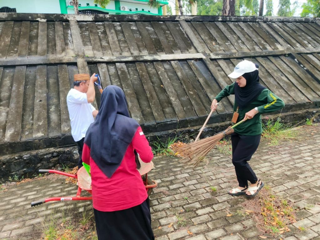 Kerja Bakti ASN dan PPPK IAIN Fattahul Muluk Papua Dukung Program Ekoteologi Kementerian Agama Kerja Bakti ASN dan PPPK IAIN Fattahul Muluk Papua Dukung Program Ekoteologi Kementerian Agama